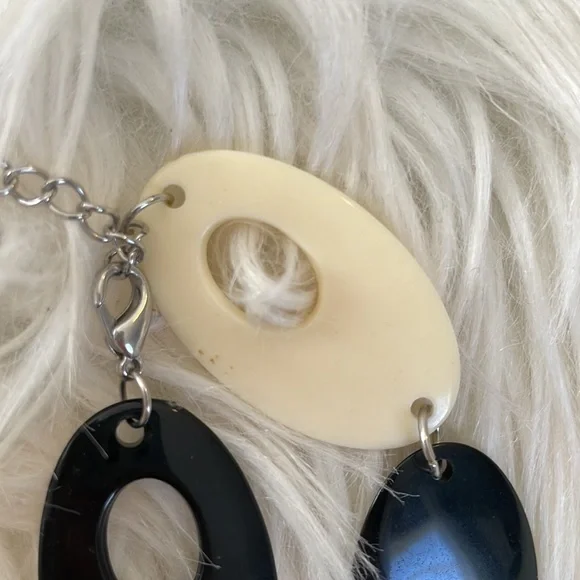 Black and white yin & Yang play dress up statement round beads plastic necklace - Picture 5 of 17